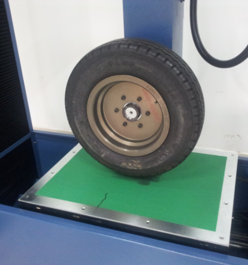 轮胎刚性试验机测试图片